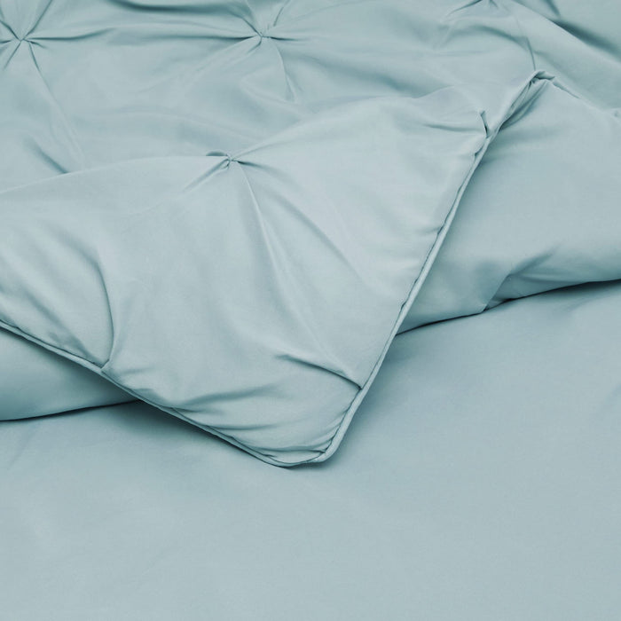 Amazon Basics 3-Piece Soft, Lightweight All-Season Down-Alternative Comforter Bedding Set, Pinch Pleat Design with Piped Edges, Full/Queen, Spa Blue