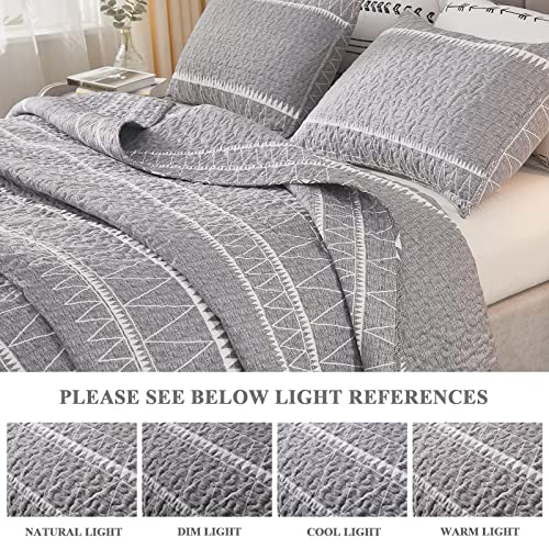 Andency Grey Quilt Set Twin (68x86 Inch), 2 Pieces(1 Striped Triangle Printed Quilt and 1 Pillowcase), Bohemian Summer Lightweight Reversible Microfiber Bedspread Coverlet Sets